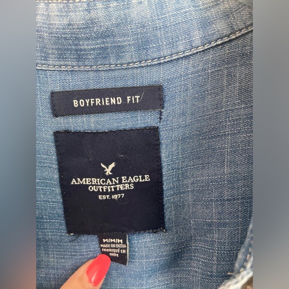 NWOT, American Eagle Boyfriend Fit Chambray Button Up Long Sleeves Shirt Size M - Picture 4 of 14